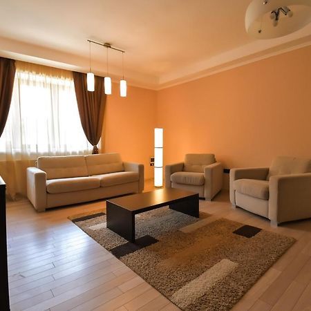 Db Apt - Comfort And Space In The Heart Of Old Town Appartement Braşov Buitenkant foto
