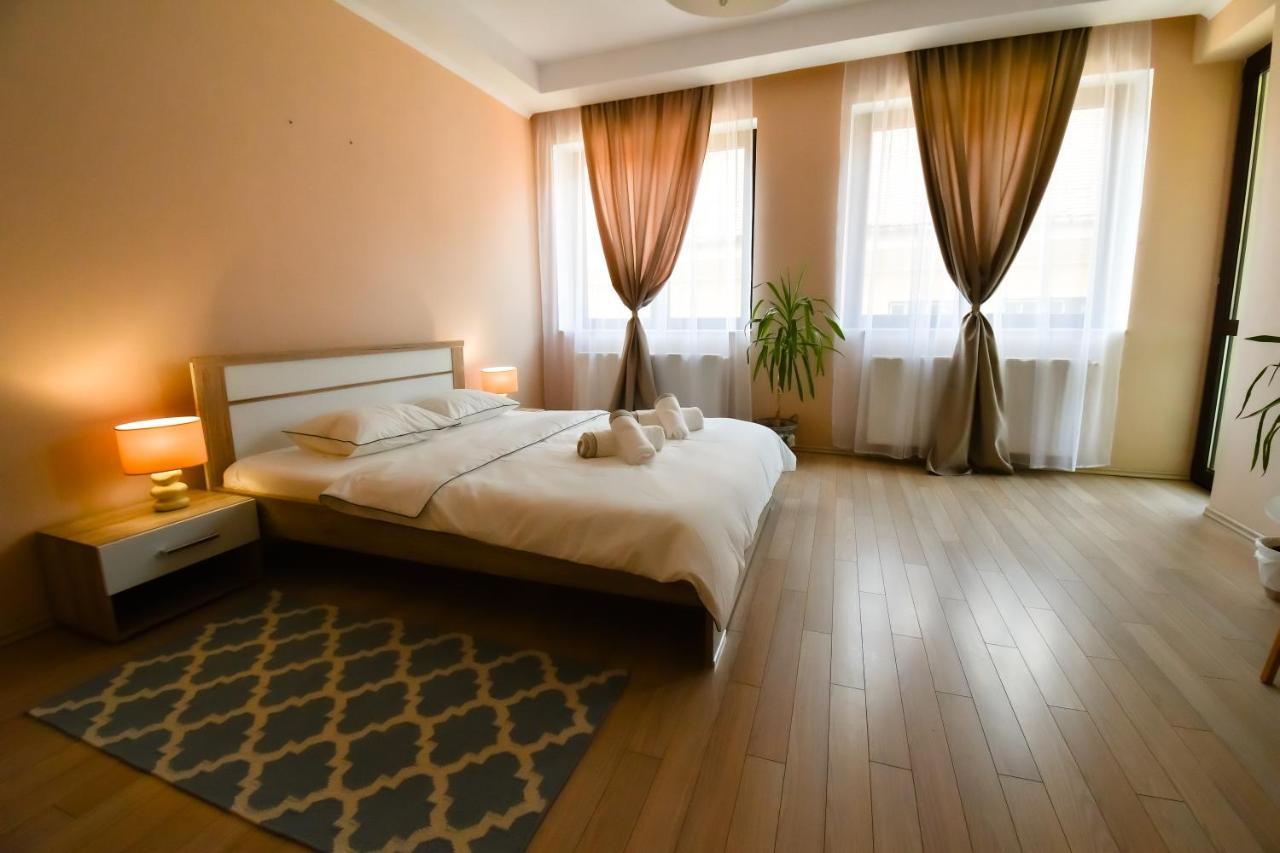 Db Apt - Comfort And Space In The Heart Of Old Town Appartement Braşov Buitenkant foto