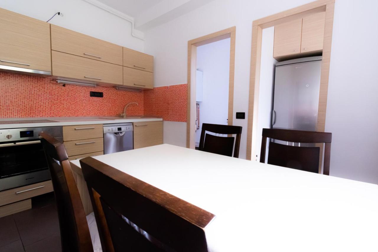 Db Apt - Comfort And Space In The Heart Of Old Town Appartement Braşov Buitenkant foto
