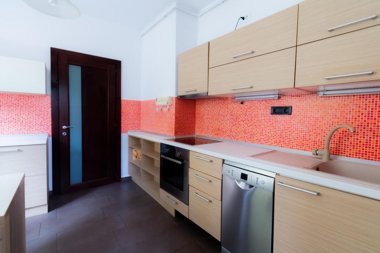 Db Apt - Comfort And Space In The Heart Of Old Town Appartement Braşov Buitenkant foto