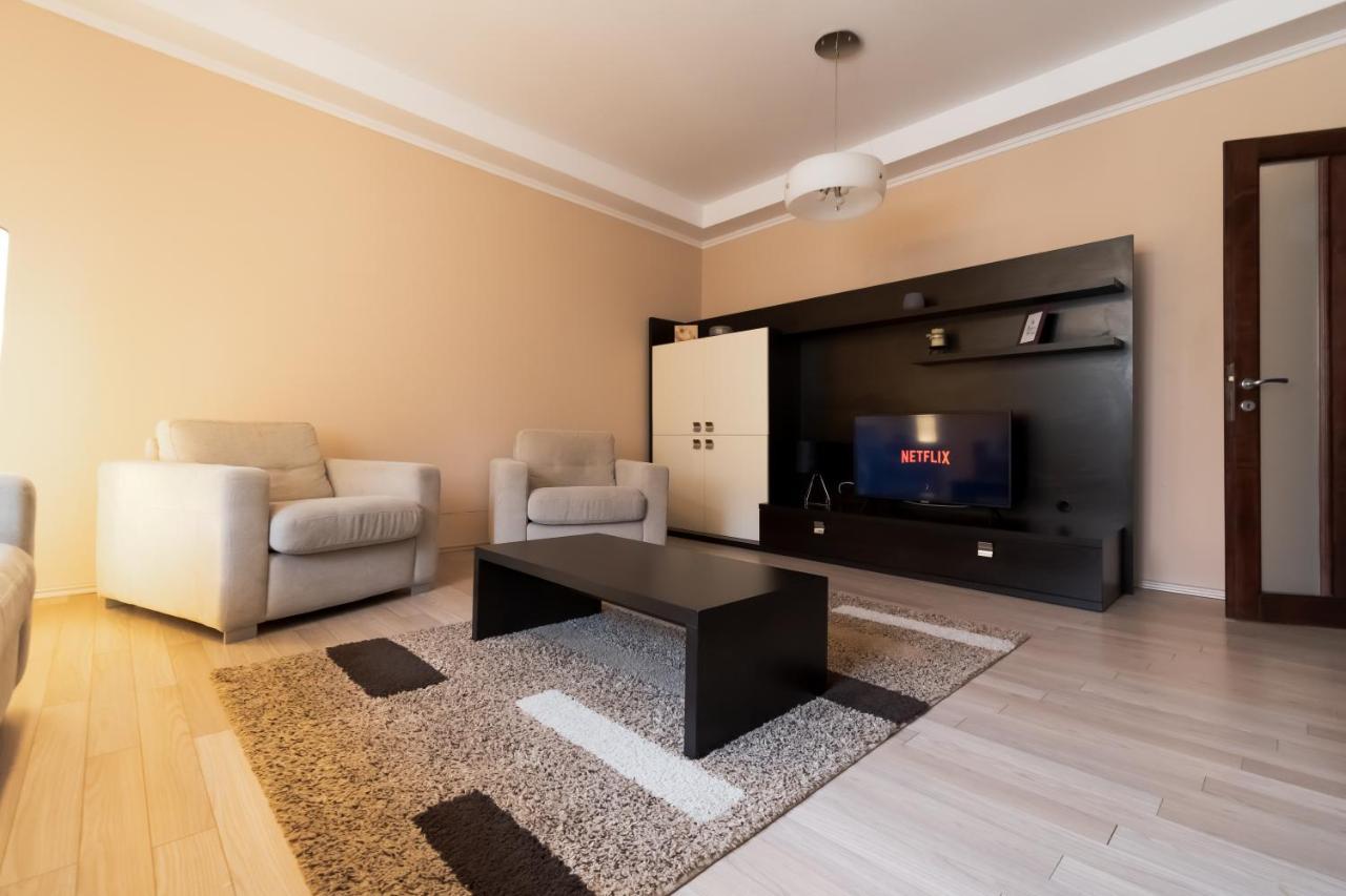 Db Apt - Comfort And Space In The Heart Of Old Town Appartement Braşov Buitenkant foto